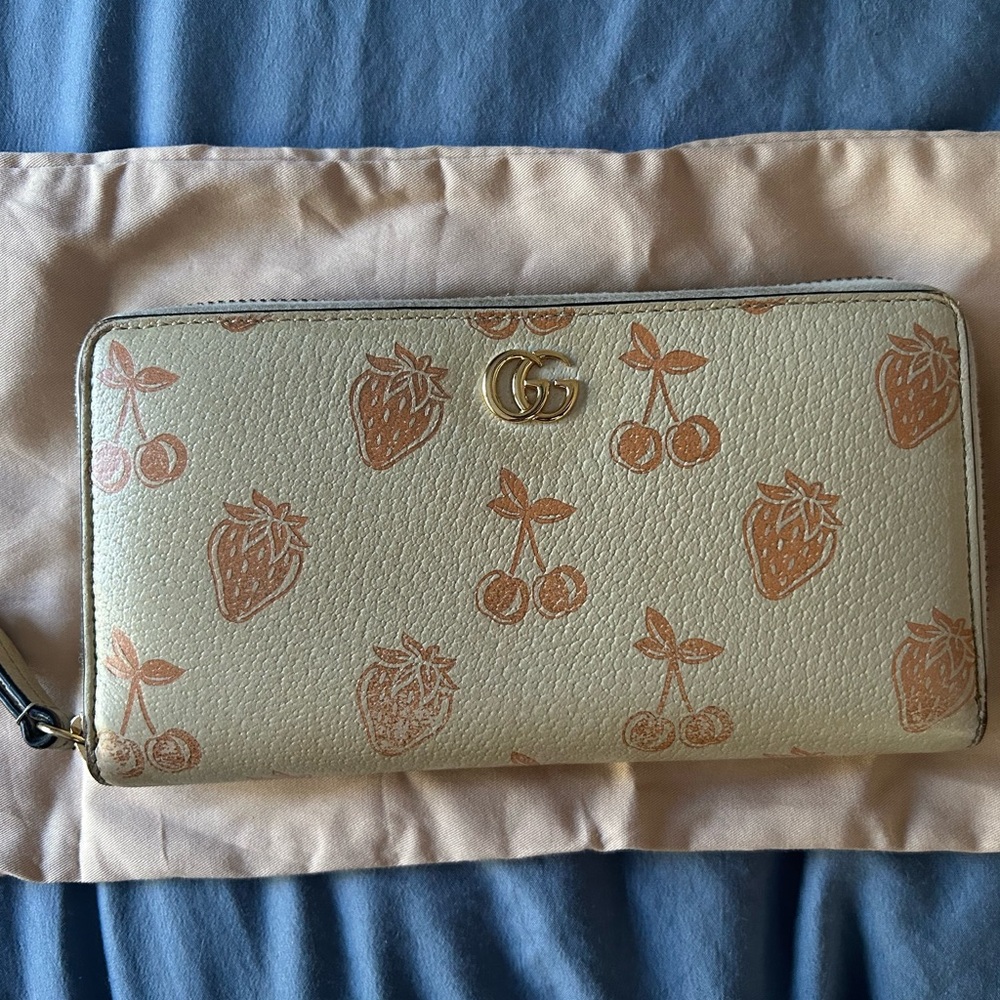 Authentic GUCCI GG Marmont Leather Berry Cherry Strawberry Long Zip Wallet